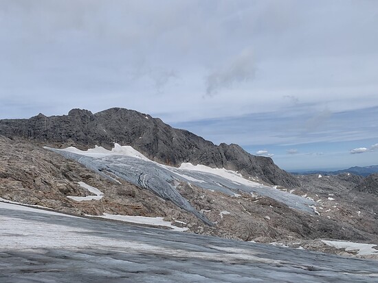 Bereits Anfang Juli die Hälfte der Gletscherfläche schneefrei