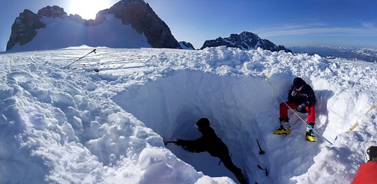 Frühjahrsmessung am Hallstätter Gletscher