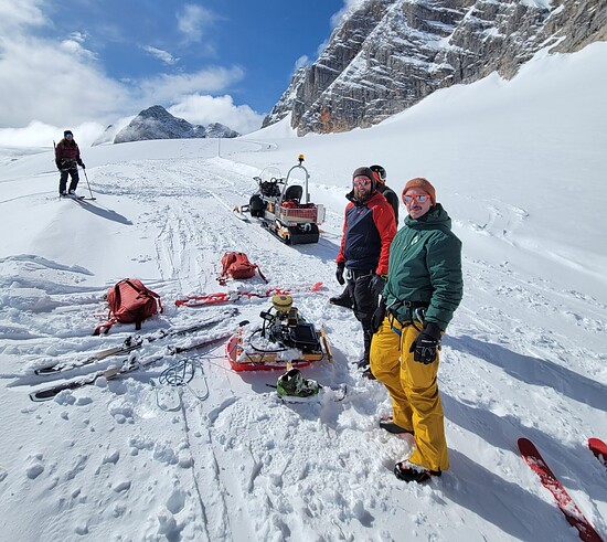 Eisdickenmessung am Hallstätter Gletscher